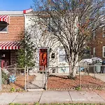 Cozy Semi Detached Home In Ne Dc