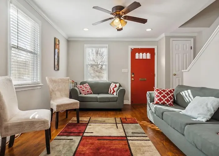 Cozy Semi Detached Home In Ne Dc
