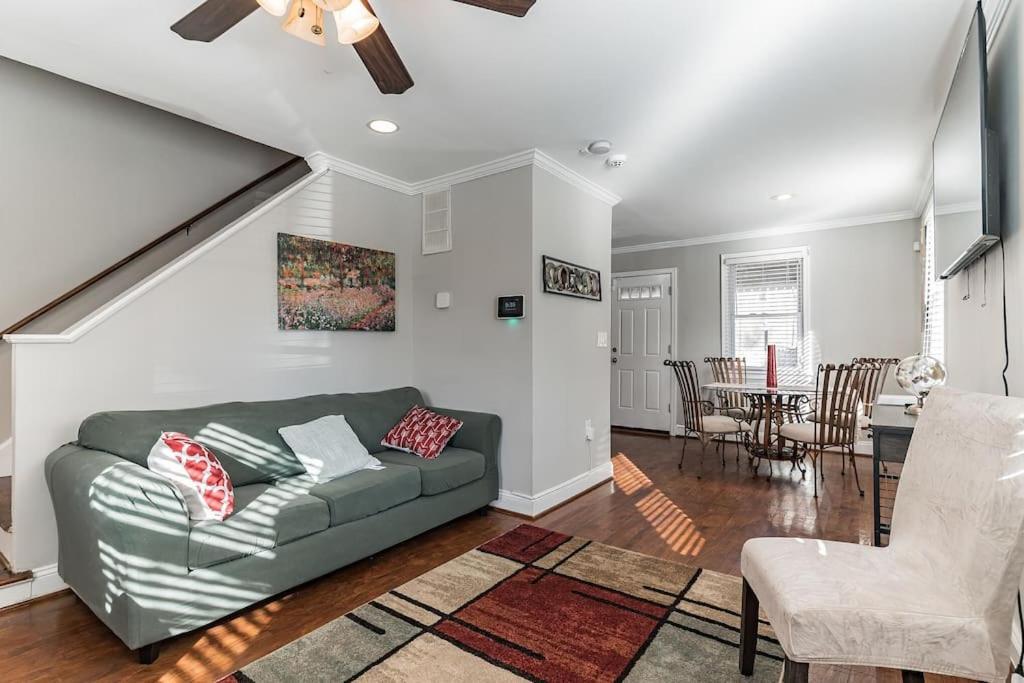 Cozy Semi Detached In Ne Dc Feriehus