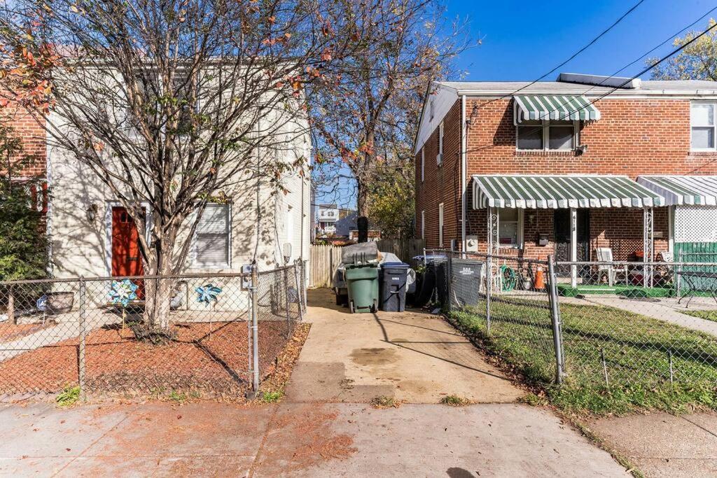 Cozy Semi Detached In Ne Dc Feriehus *