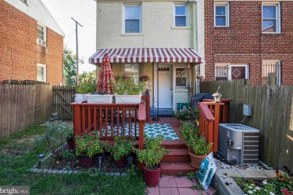 Hébergement de vacances Cozy Semi Detached In Ne Dc Washington