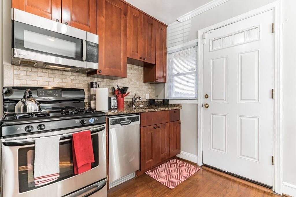 Cozy Semi Detached In Ne Dc *